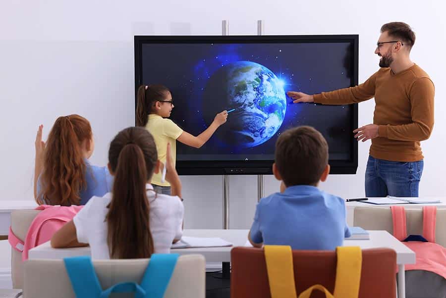 Interaktive Whiteboards für Schulungs- und Klassenräumen.